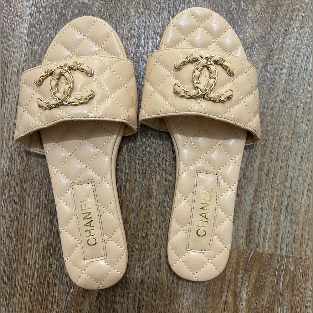 CC slides. Size 36